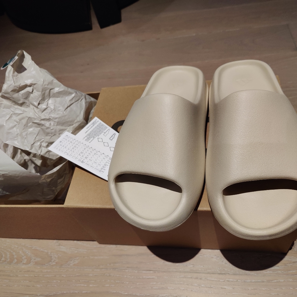Adidas Yeezy Slides Bone Size 7